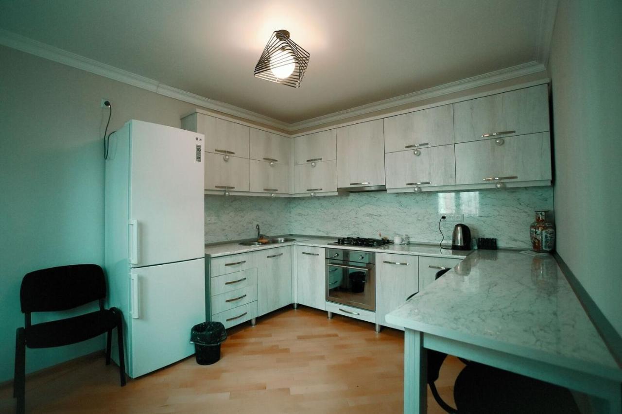 Apartment Old Koetaisi Buitenkant foto