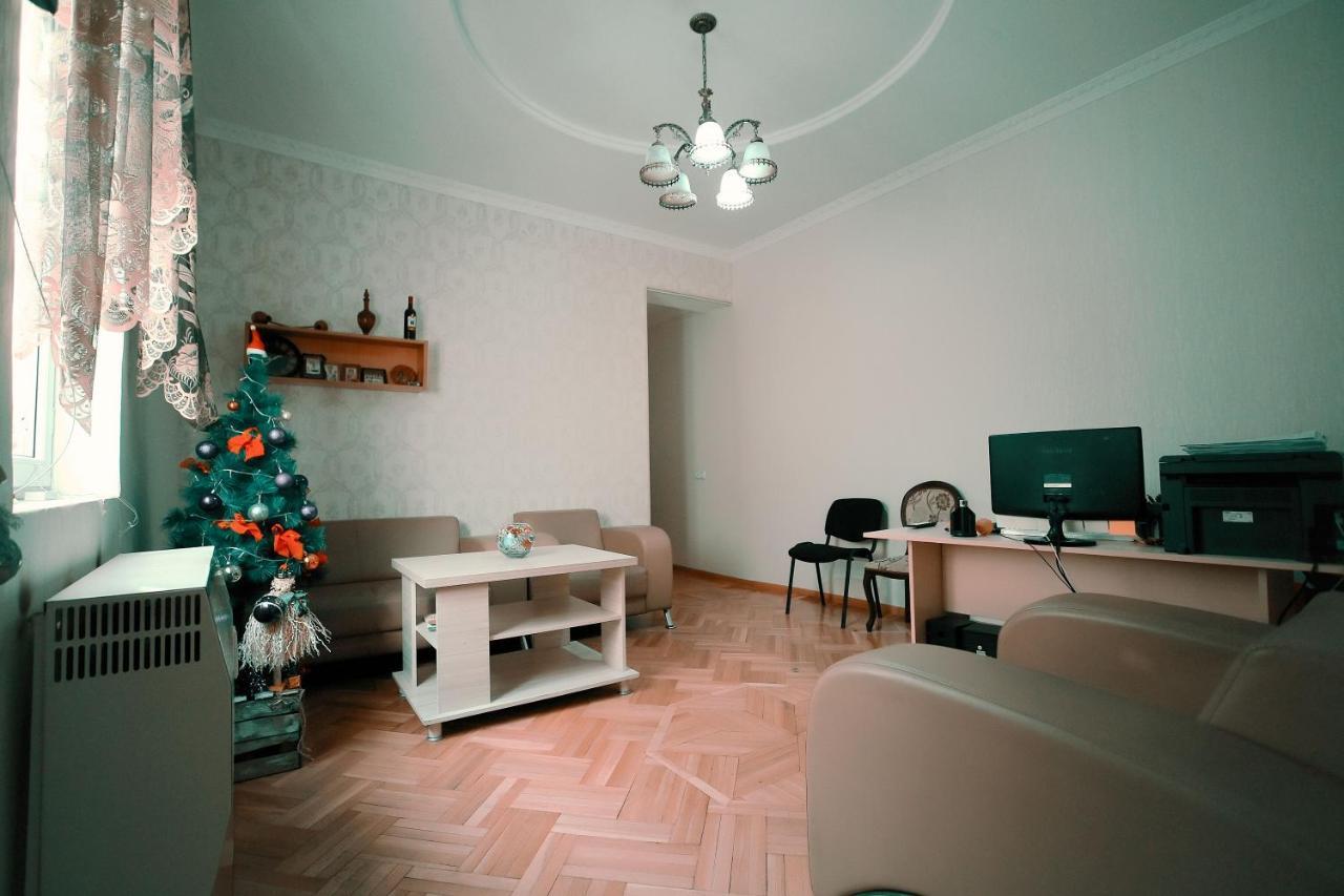 Apartment Old Koetaisi Buitenkant foto